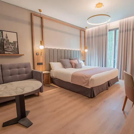 Giralda Center מלון 4*