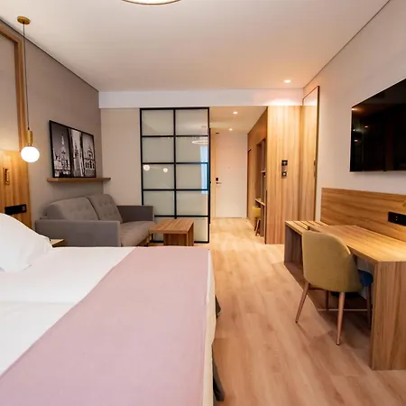 Giralda Center 4*