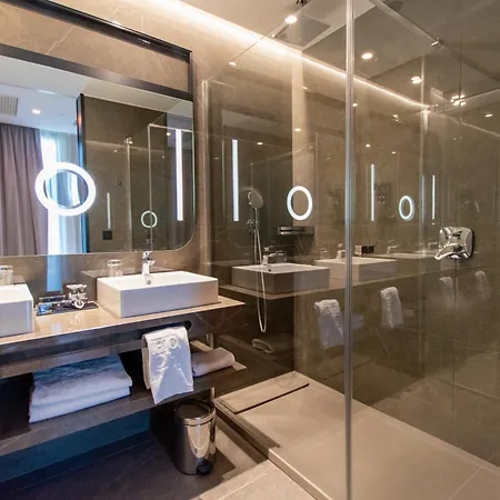 Giralda Center Hotel 4*